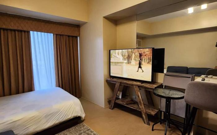 AVIDA TOWER CONDO BESIDE POOL