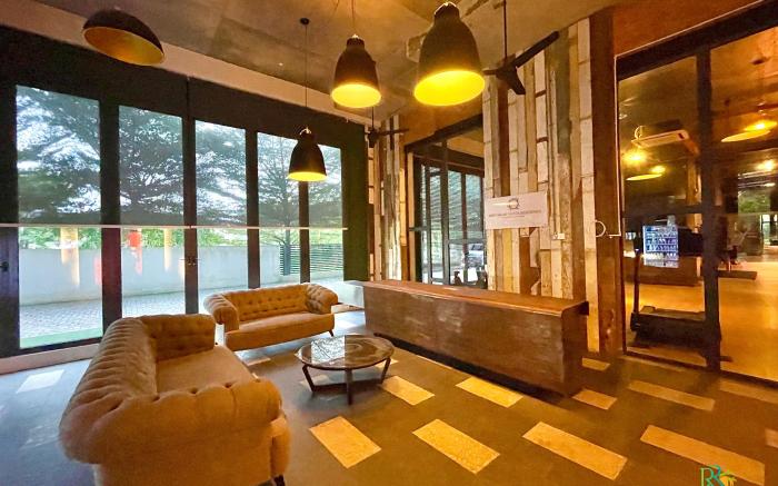 Cube 8 Teens Taman Mount Austin Apartment by UHA