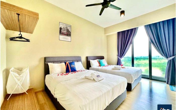 Cube 8 Teens Taman Mount Austin Apartment by UHA
