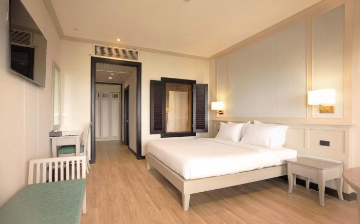 Pinnacle Beachfront Boutique