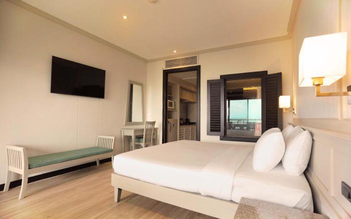 Pinnacle Beachfront Boutique