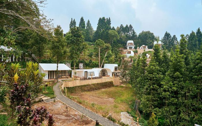 Luxcamp Bukit Damar - Puncak by Horison
