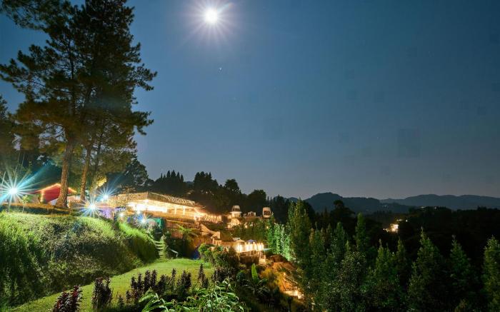 Luxcamp Bukit Damar - Puncak by Horison