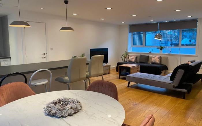 Spacious 3- bedroom apartment with terrace