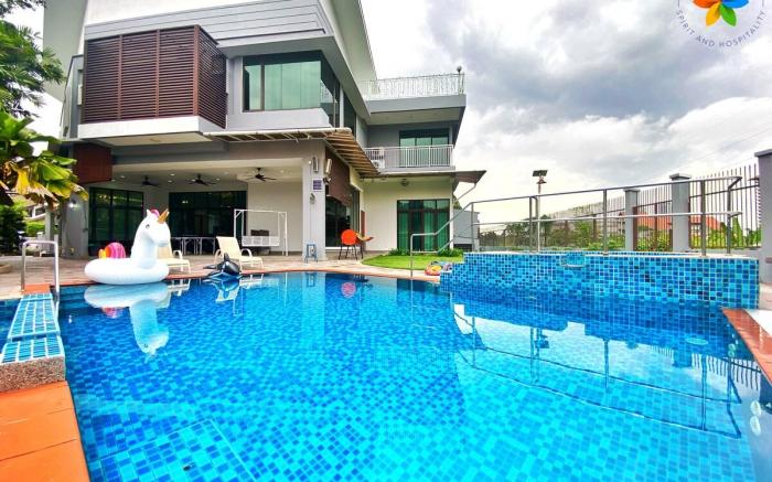 Subang Villa for 40P with Pool/BBQ/Karaoke/Meeting
