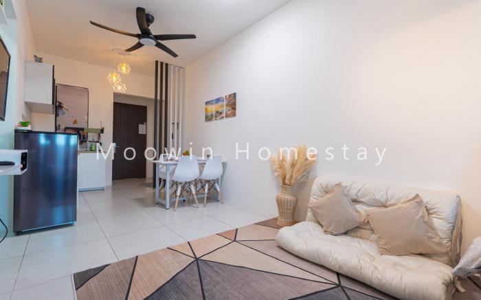 Comfy Studio Room by Moowin