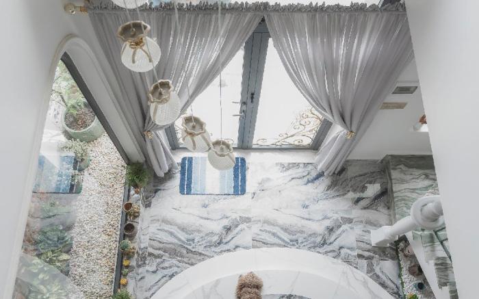 Boroccoli's House - Queen Bedroom - Balcony & Tub