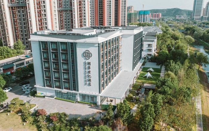 Century Runhua  Hotel 润华世纪酒店（济南西站国际会展中心店）