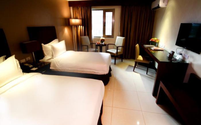 Mandarin Plaza Hotel