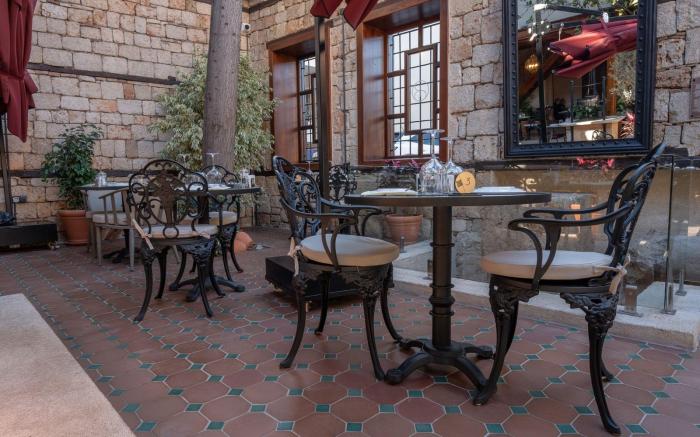 Belmondo Suites