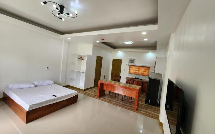 E&C TOURIST INN FAMILY ROOM