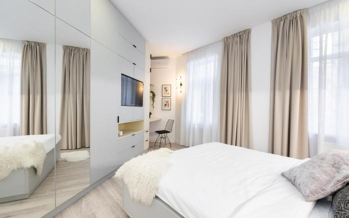 Four bedrooms Apartment old town