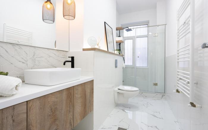 Four bedrooms Apartment old town