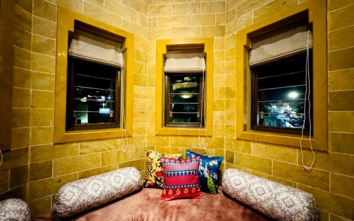 Guulab Haveli - Opp. Fort