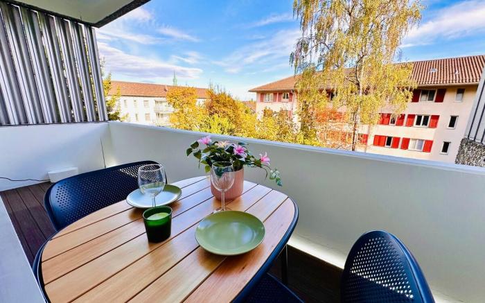 Modern City Studio with Balcony