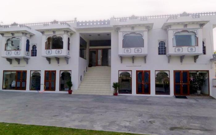 Devendragarh - A Boutique Lake Facing Guest House On Lake Fateh Sagar