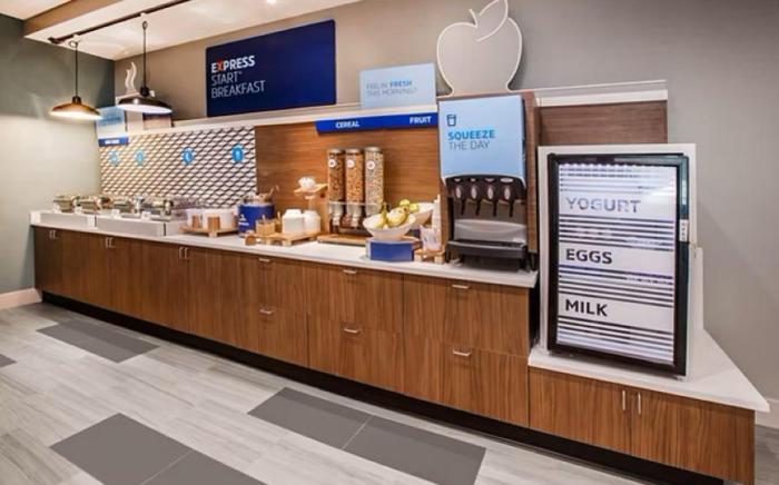 Holiday Inn Express And Suites Fresno Airport By IHG