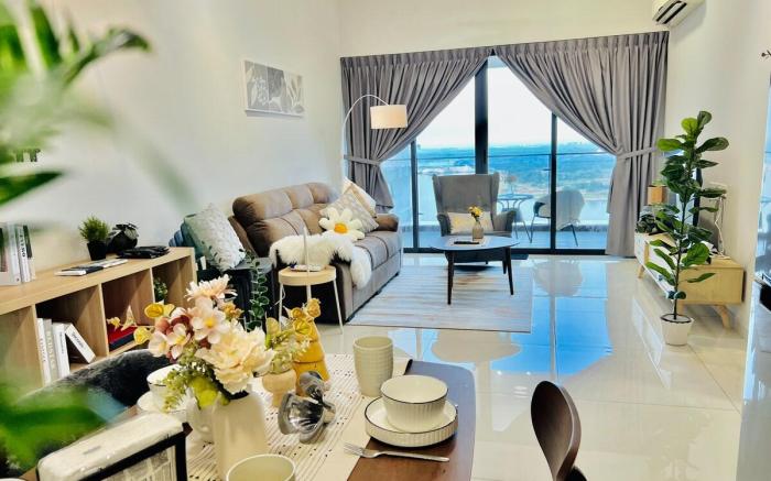 Lovely Sunset Seaview Suits@ Danga 3BR 8-14pax