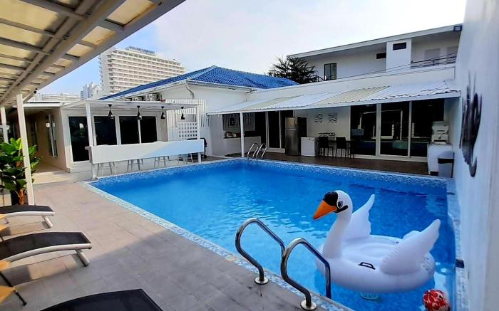 Atside Pool Villa (9 Rooms)