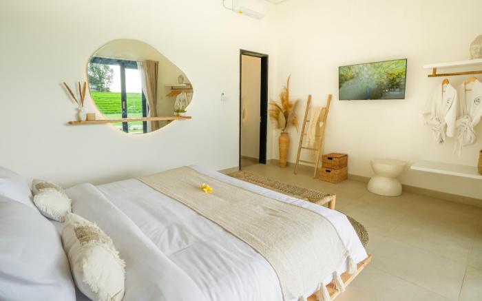 Santorini Sunset Elegant 4BR Large Pool | Cinema | Rice views