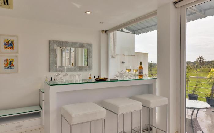 ELIVAAS 4 BHK with Pvt Pool & Sunrise or Sunset view - Risaia