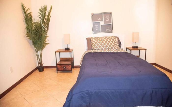 BD 2BT town suite minutes away Medical Center