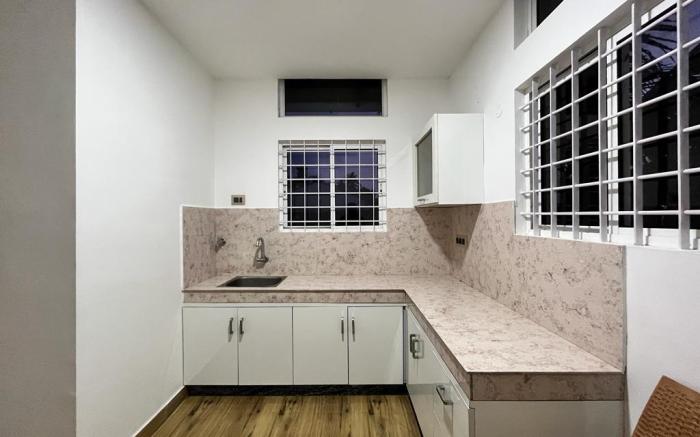 Tess Holistay apartment with kitchen and balcony