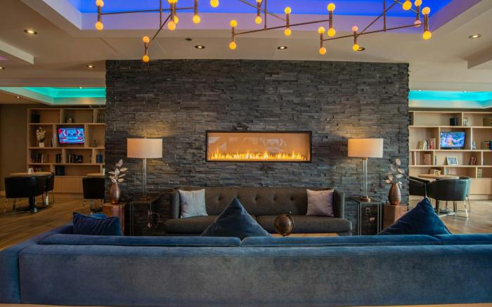 Sandman Signature Mississauga Hotel