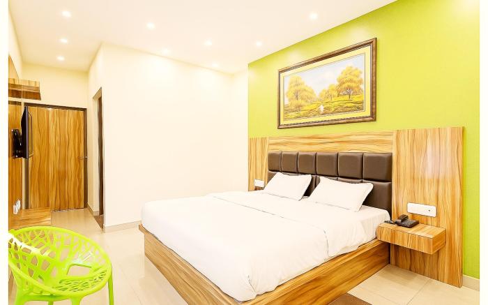 Goroomgo JSB Palace Varanasi