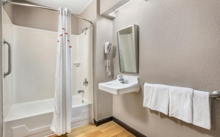 Red Roof Inn Tinton Falls - Jersey Shore