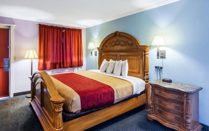 Red Carpet Inn Norwalk