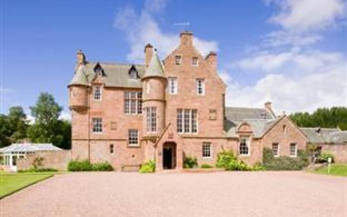 Cringletie House