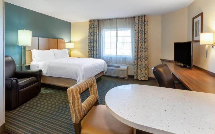 Candlewood Suites-West Springfield By IHG