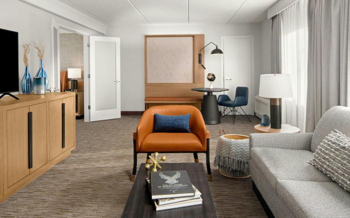 Sheraton Milwaukee Brookfield Hotel