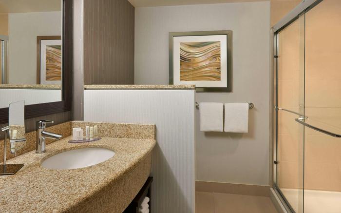 Courtyard by Marriott Kingston Highway 401/Division Street