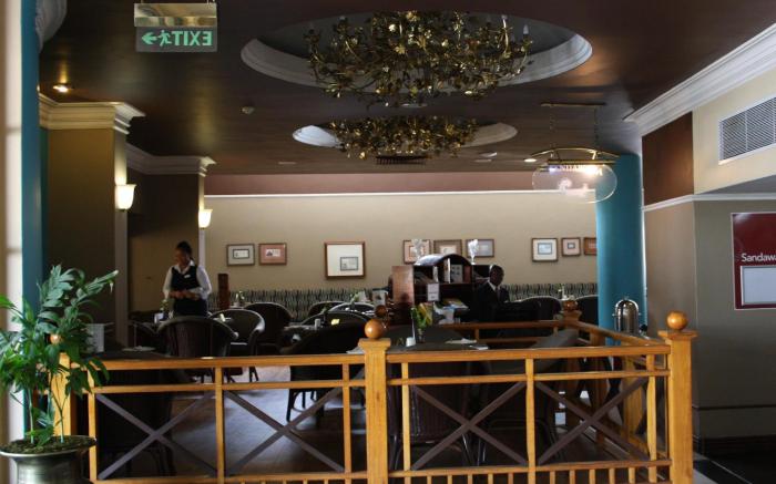 Cresta Jameson Hotel