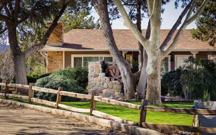 Sky Ranch Lodge