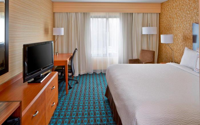 Fairfield Inn and Suites Rochester East