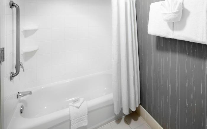 Courtyard by Marriott Edison Woodbridge