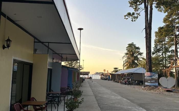 lonely beach titanic hotel(in shop street market )