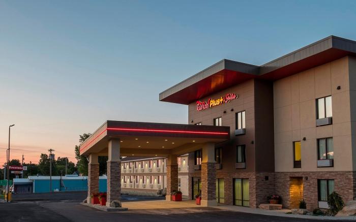 Red Roof PLUS+ & Suites Malone