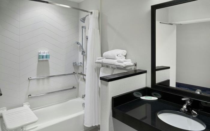 Fairfield by Marriott Inn & Suites Charlotte Airport