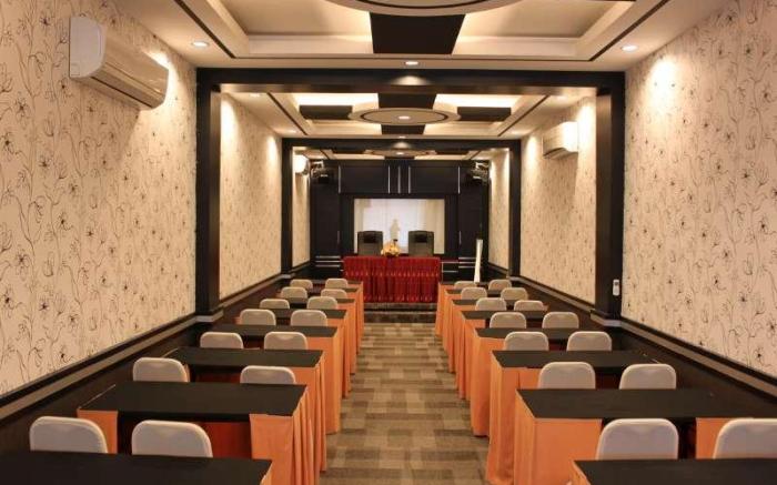 Grand Global Hotel