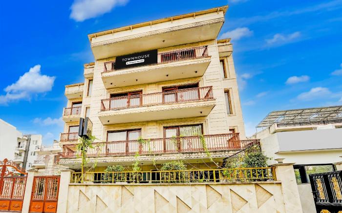 Super Townhouse Sector 47 Near Medanta