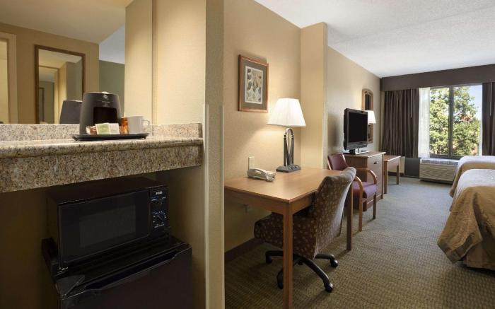 Wingate by Wyndham Little Rock