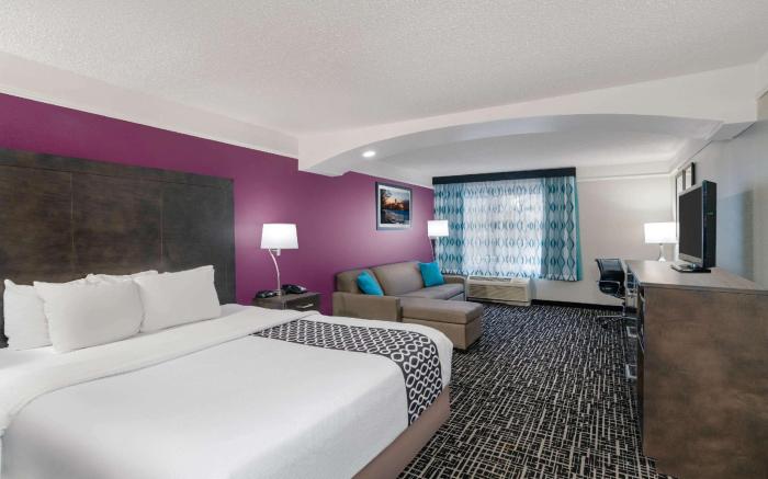 La Quinta Inn & Suites by Wyndham Latham Albany Airport