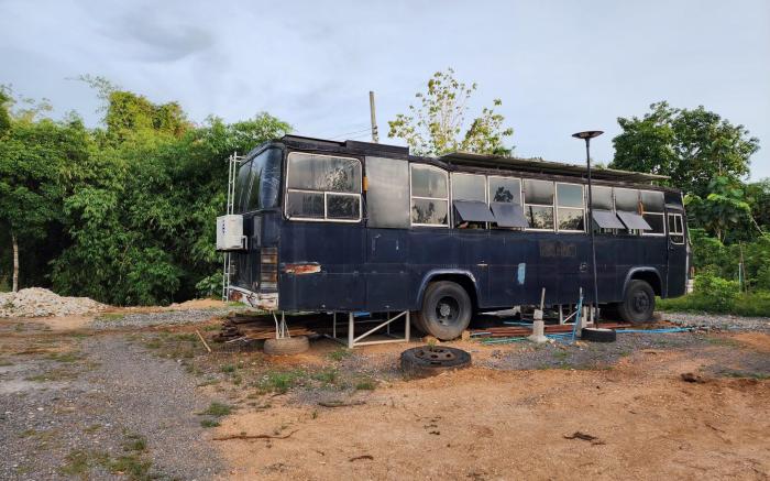 BUS house BB