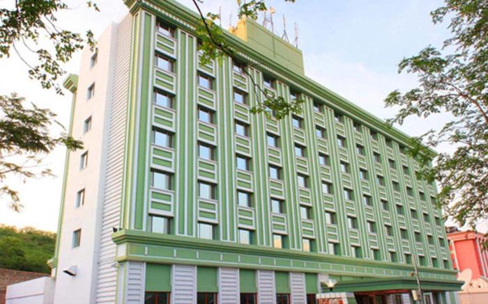 Tara Comfort Hotel - Ramoji Film City