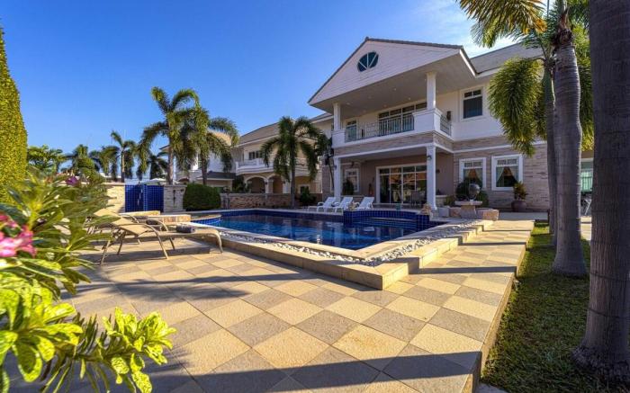 Luxurious 5-Bedroom Private Pool Villa! (PV6)
