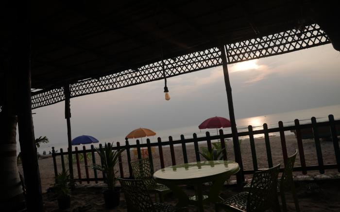 Livin Waves Beach stay and cafe